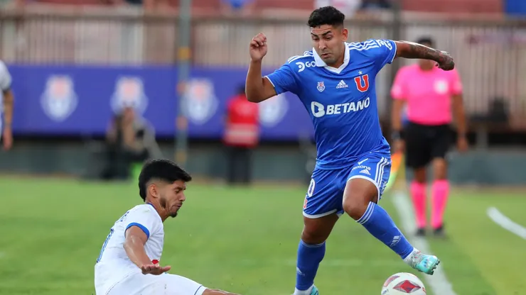 Futbol, Universidad de Chile vs Huachipato. Fecha 1, campeonato Nacional 2023. El jugador de Universidad de Chile Jeisson Vargas, derecha, juega el balon contra Huachipato durante el partido por la primera division disputado en el estadio Santa Laura. Santiago, Chile. 23/01/2023 Jonnathan Oyarzun/Photosport Football, Universidad de Chile vs Huachipato. 1st date, 2023 National Championship. Universidad de Chile’s player Jeisson Vargas, right, play the ball against Huachipato during the first division match held at Santa Laura stadium. Santiago, Chile. 01/23/2023 Jonnathan Oyarzun/Photosport