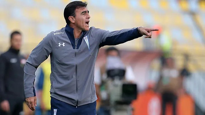 Quinteros dirigió a la UC el año 2019 logrando el título (Archivo)