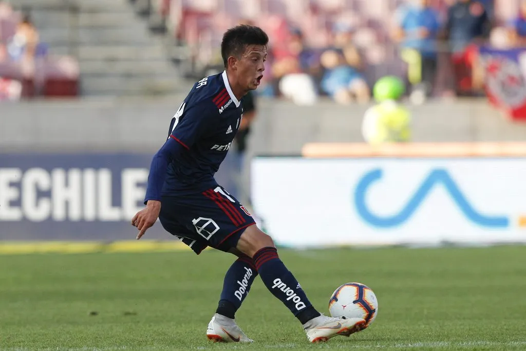 El mediocentro alcanzó a jugar 17 partidos con la U | FOTO: Felipe Zanca/Photosport