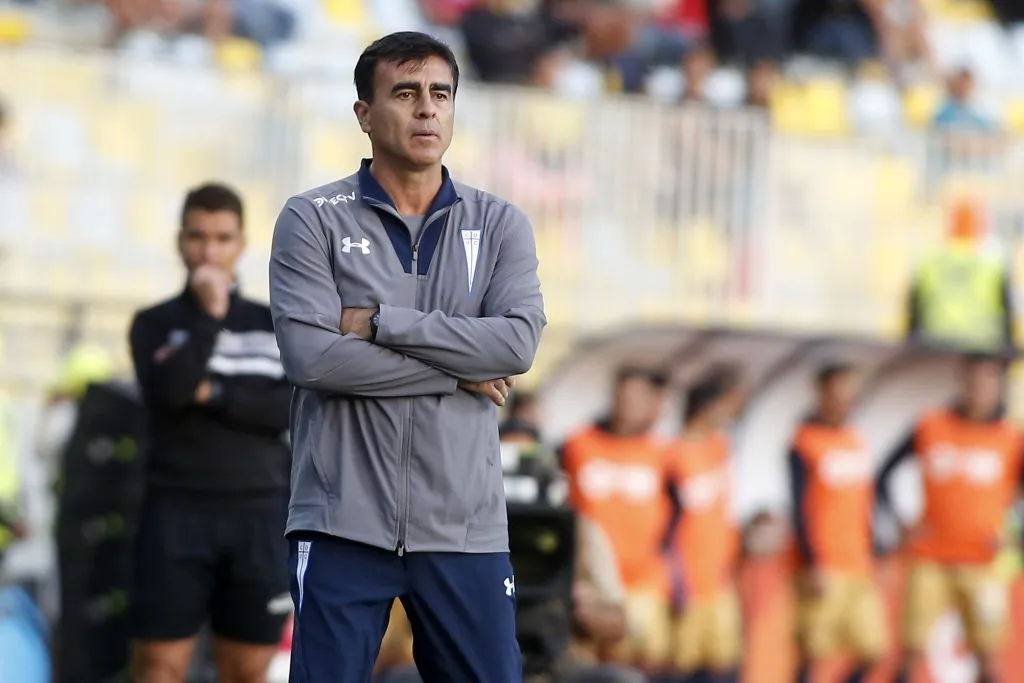 Dos títulos en un año, ese fue el saldo de Quinteros en la UC | FOTO: Raul Zamora/Photosport