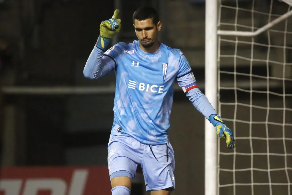 Dituro era el capitán y una de los pilares fundamentales en el esquema de Holan | Foto: Jonnathan Oyarzun/Photosport