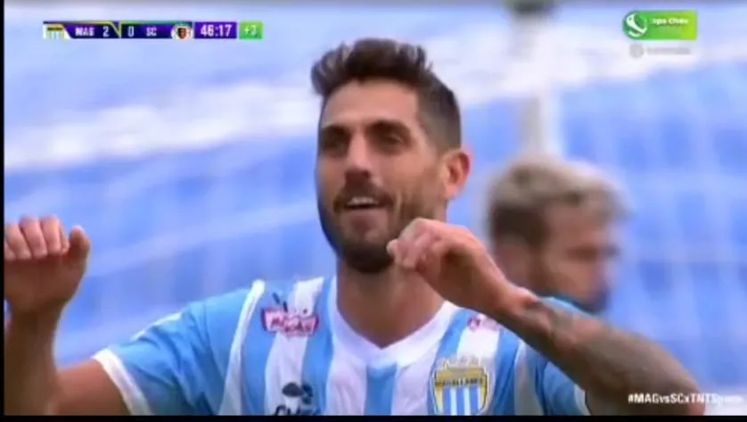 Larrivey, amo y figura en Magallanes (Captura TNT Sports)