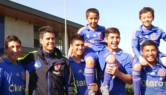 Varios conocidos y sí, un pequeño Assadi tomado en andas (Captura)