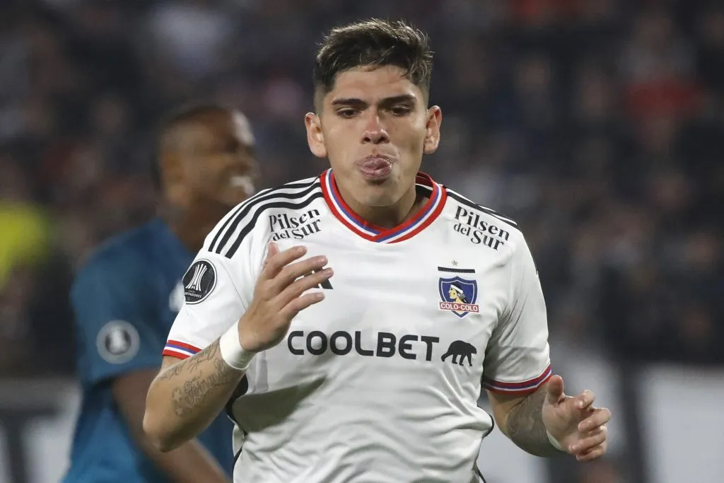 Carlos Palacios está afectado por un golpe que lo tiene sin trabajar (Photosport)