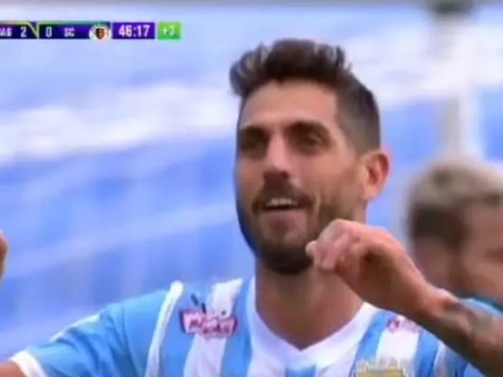 Video: El show de Larrivey con la camiseta de Magallanes