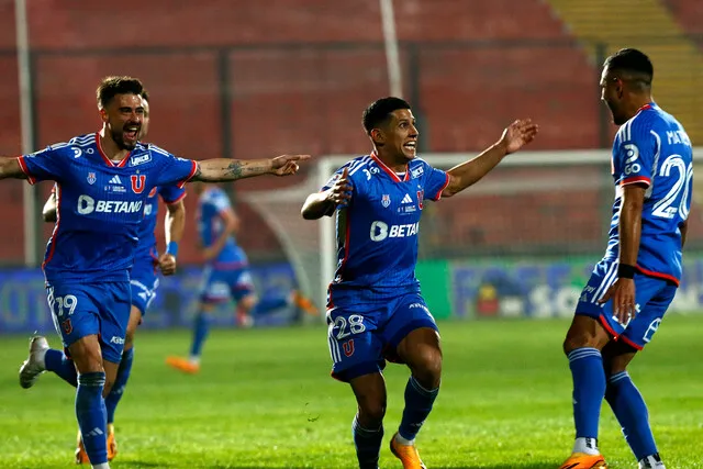 Los azules golearon a la UC en Santa Laura (Photosport)