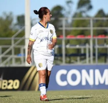 Aquino, en su paso por el fútbol de su país (Twitter)