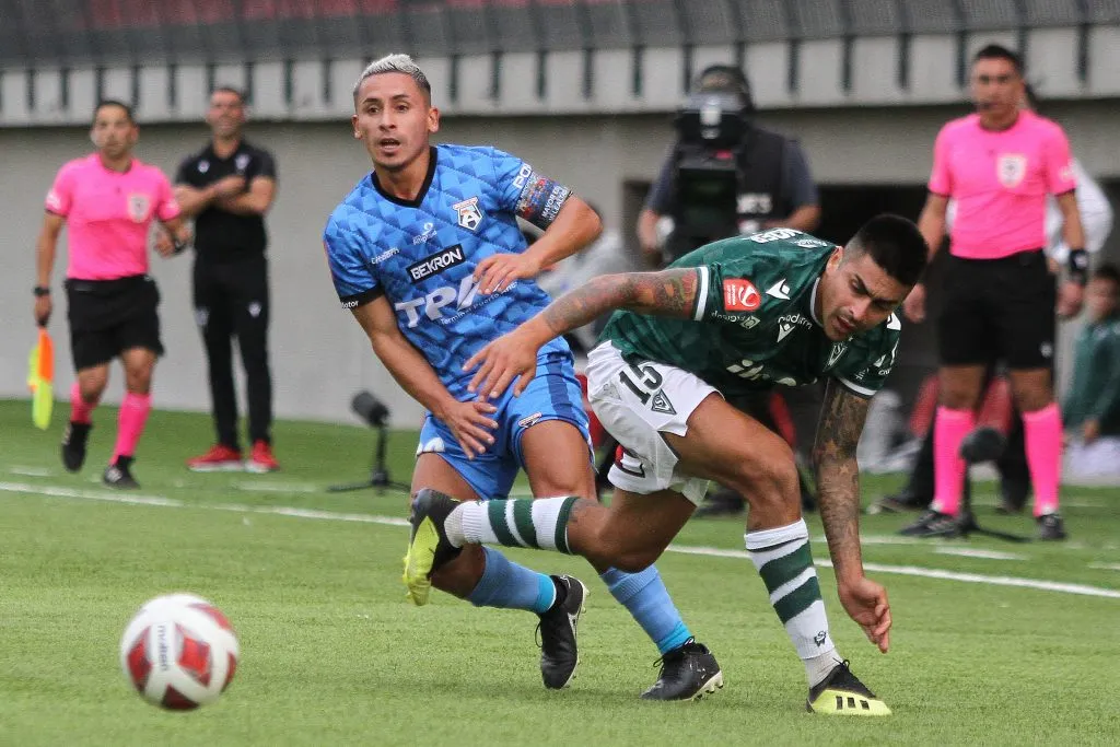 John Santander es otra de las opciones que tiene la U para reforzar el lateral izquierdo (Photosport)