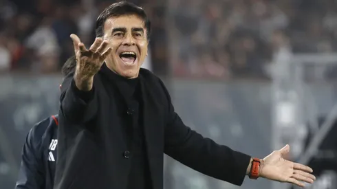 Gustavo Quinteros patalea por un nuevo delantero para Colo Colo