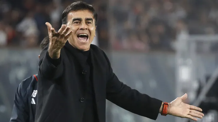 Gustavo Quinteros patalea por un nuevo delantero para Colo Colo