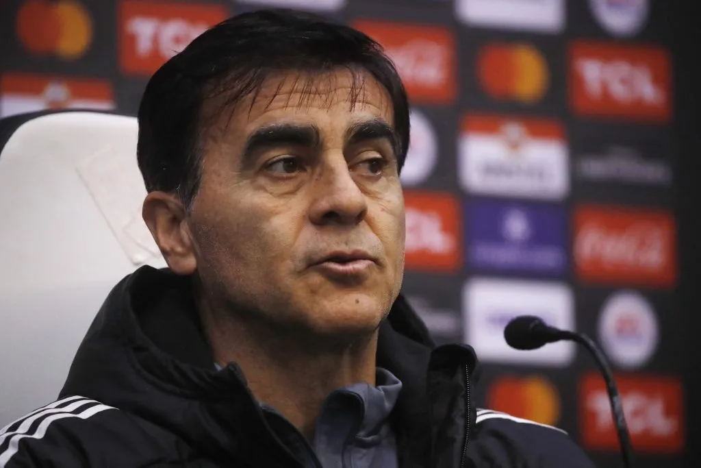 Gustavo Quinteros no pierde el tiempo y exige a un jugador más en Colo Colo (Photosport)