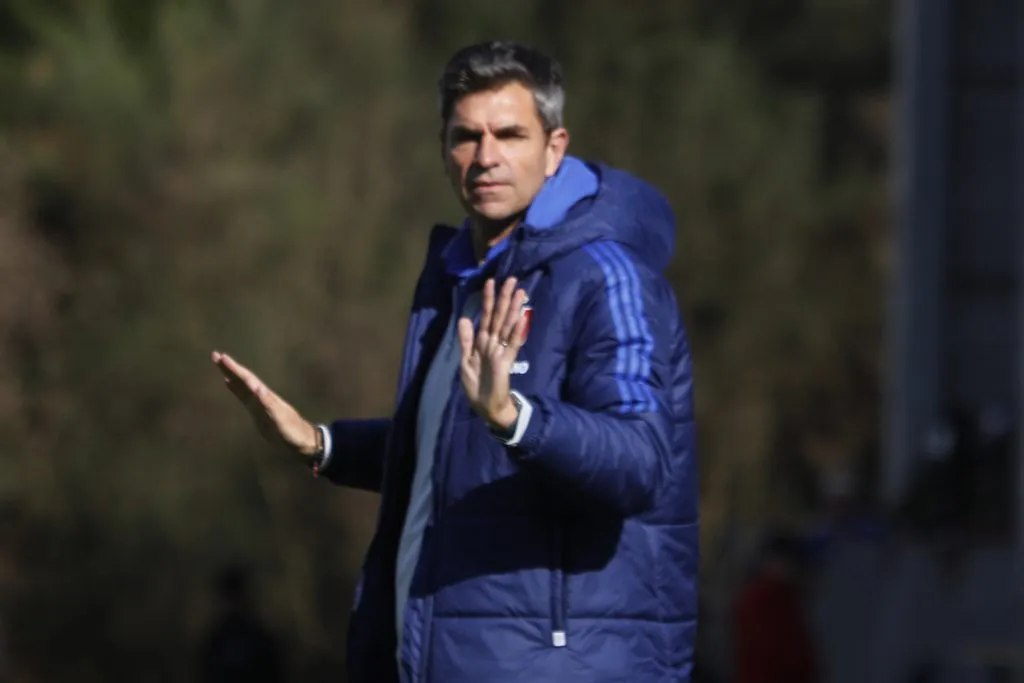 Mauricio Pellegrino es fundamental en el crecimiento de la U y de sus futbolistas (Photosport)