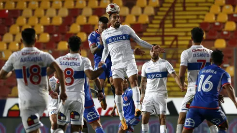 La defensa de Universidad Católica da serias licencias en defensa y deben mejorar este aspecto para ir por el título