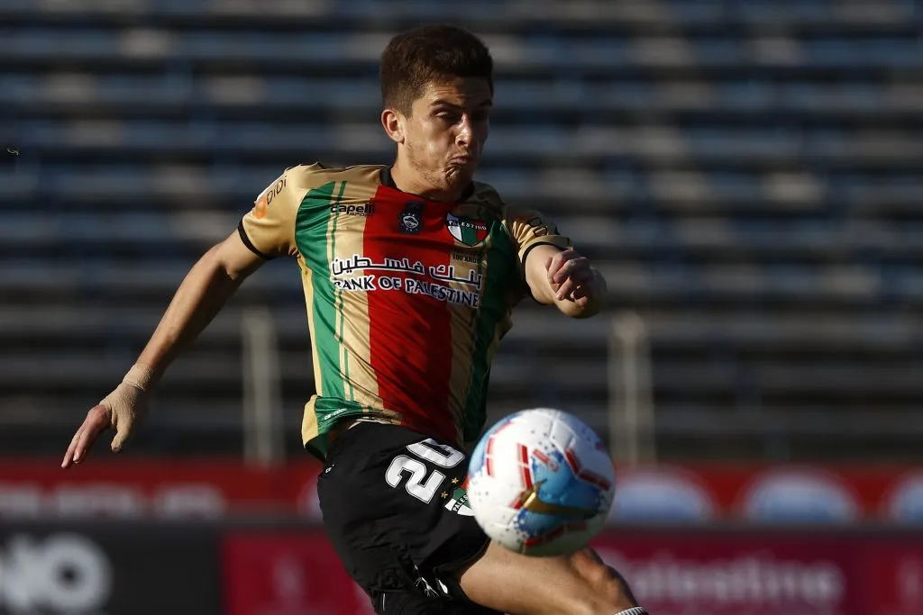Guillermo Soto realizó grandes temporadas en Palestino y la Universidad Católica apuesta toda sus fichas por el futbolista (Photosport)