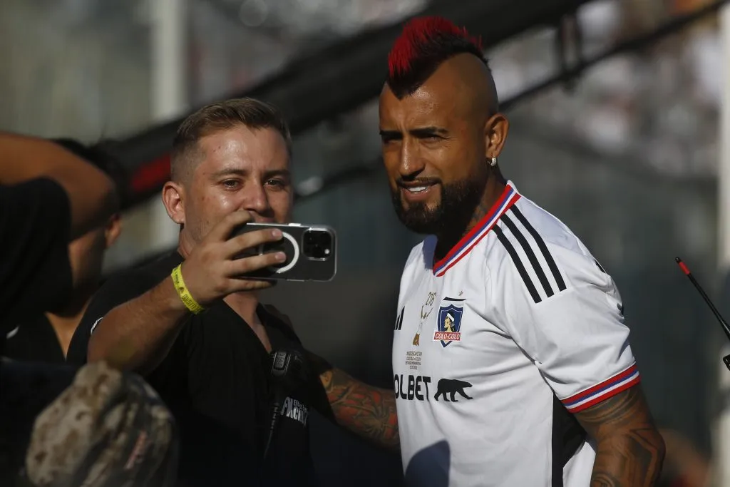 El hincha de Colo Colo sueña con el retorno de Arturo Vidal | Foto: Photosport