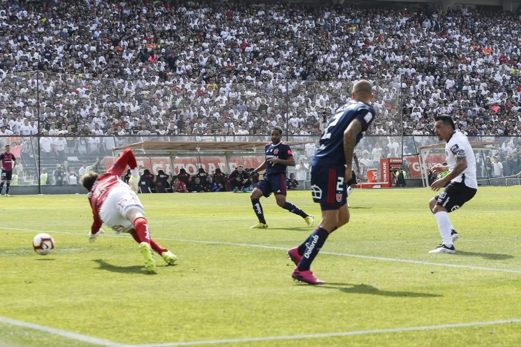 El momento clave en el que Esteban Paredes logra el récord de goles en el fútbol chileno (Photosport)