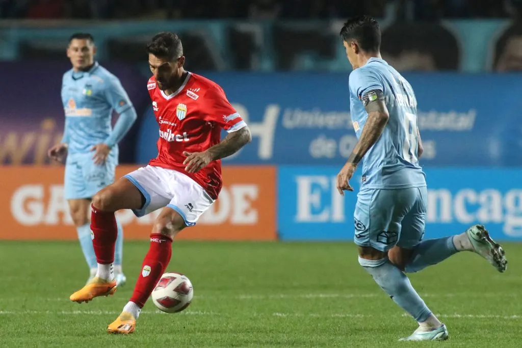 Joaquín Larrivey vuelve a sumar acción en el balompié nacional (Foto: Photosport)