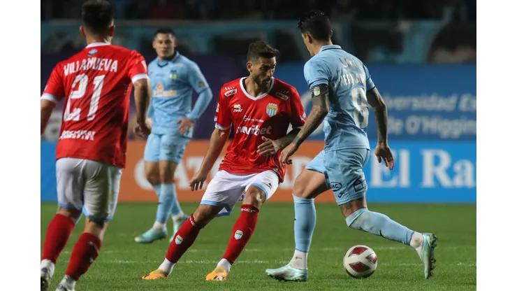 Joaquín Larrivey vuelve a sumar minutos en el fútbol chileno (Foto: Photosport)