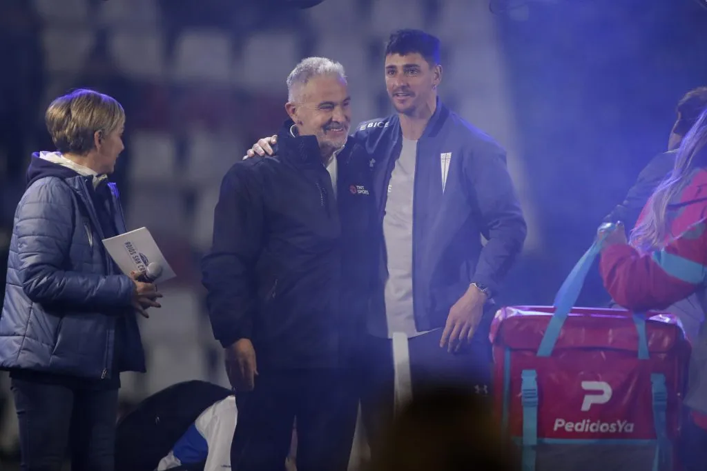 Juvenal Olmos estuvo en San Carlos de Apoquindo como entrenador y ahora coquetea con la UC nuevamente a través de redes sociales (Photosport)