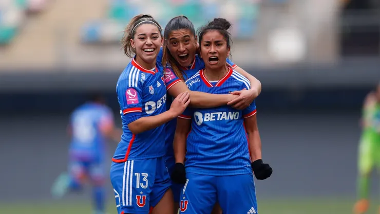 Rebeca Fernández fue clave para las Leonas con los 3 goles ante la UC en el clásico universitario femenino