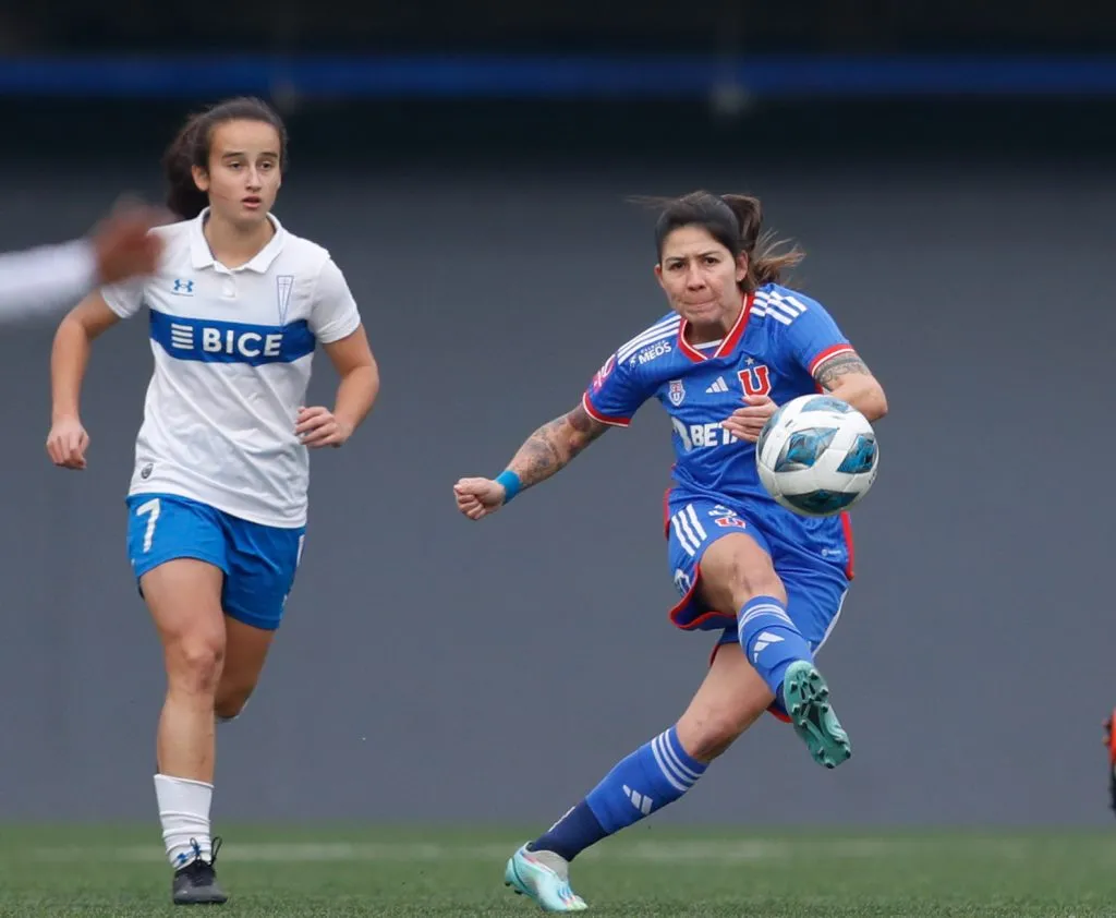 Carla Guerrero fue fundamental en la zaga de las Leonas para poder conquistar la goleada ante la UC (Prensa U. de Chile Femenino)