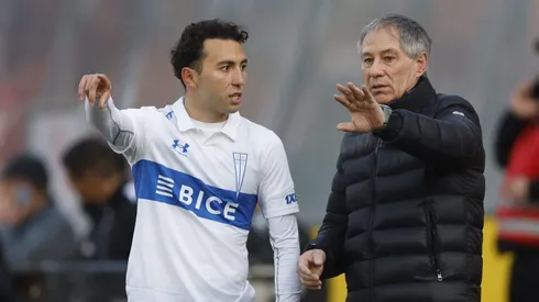 Holan quiere seguir en la UC pese a las críticas de los hinchas.