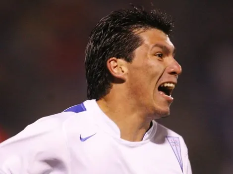 "Es un vende humo": Hinchas de la UC estallan al recordar promesa de Medel