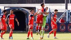 Los hinchas de la U tienen la fiesta desatada en Talcahuano