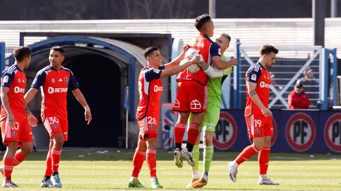 Los hinchas de la U tienen la fiesta desatada en Talcahuano