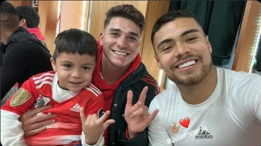 La foto de Díaz, su hijo y Julián Álvarez (Instagram @paulodiaz17 )