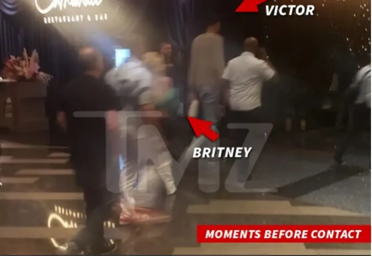 Difuso, pero momento exacto de la agresión que sufrió Spears (TMZ)