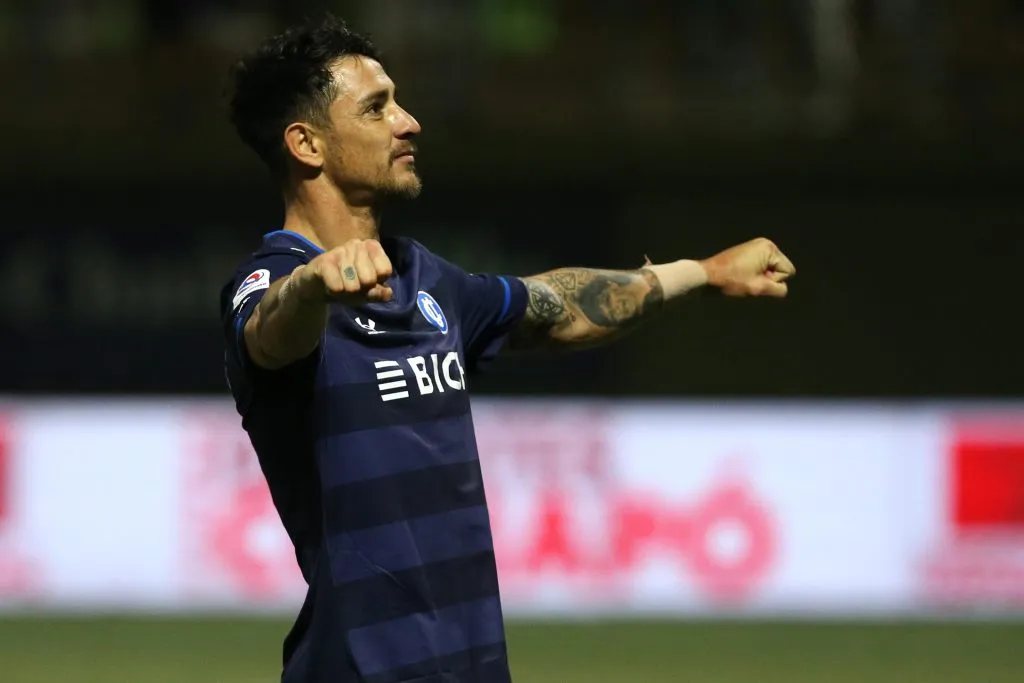 Fernando Zampedri hace de todo para llegar a jugar y estar presente en la Universidad Católica (Photosport)