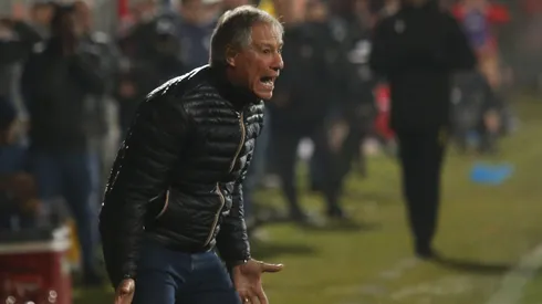 Ariel Holan se cansó de las constantes críticas a su equipo