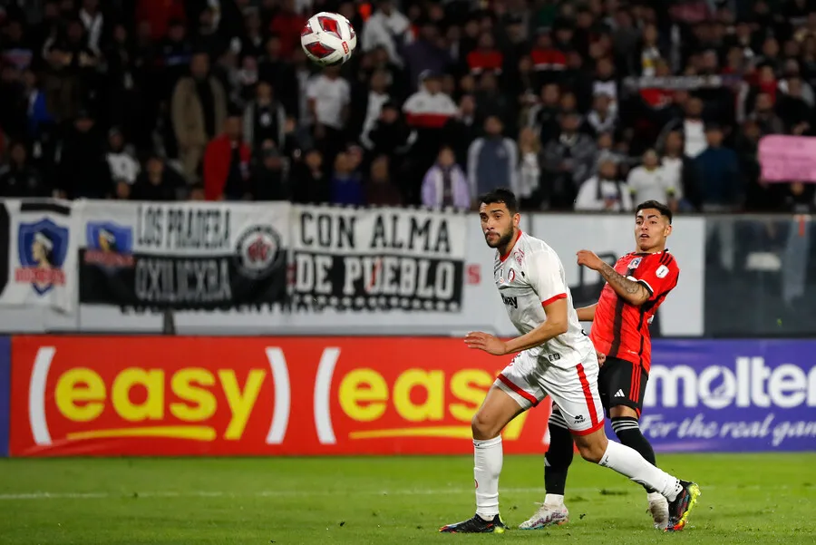 Jordhy Thompson se lució con dos goles ante Unión La Calera. | Foto: Photosport