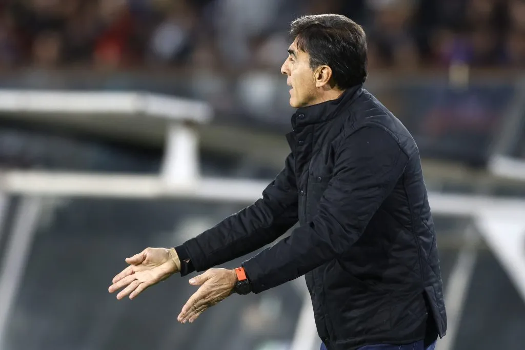 Gustavo Quinteros asegura que su sistema preferido es con extremo, pero tuvo que cambiar por un tema defensivo