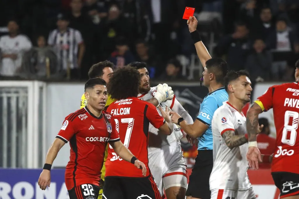 Lucas Passerino recibió tarjeta roja (Foto: Photosport)
