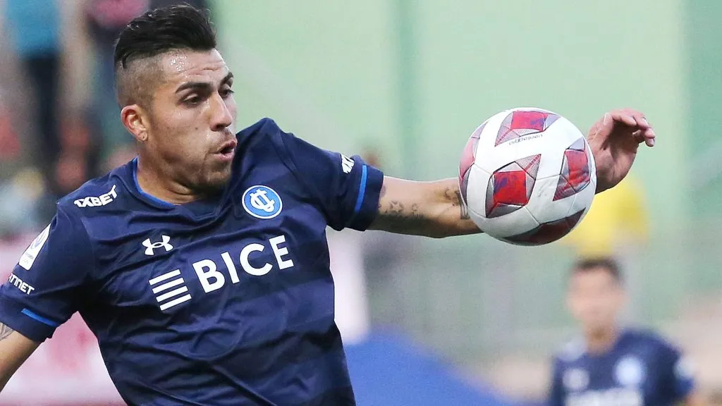 César Pinares fue borrado por el técnico Nicolás Núñez en la UC y no jugará ante Colo Colo por Copa Chile (Photosport)
