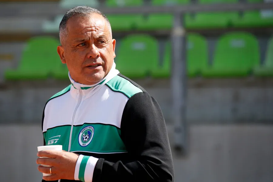 Durán ve cositas de Alexis en Juan González. | Foto: Photosport