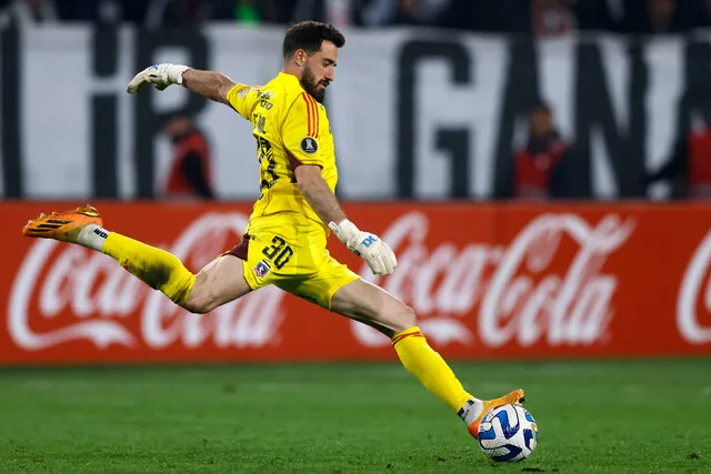 De Paul recibe reconocimientos por su desempeño en el arco del cacique (Photosport)