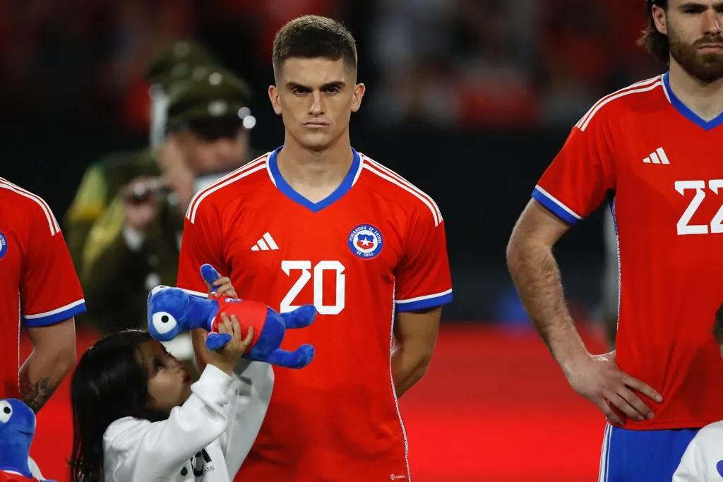 El defensor nacional no lo pasa muy bien en Argentina | Foto: Photosport