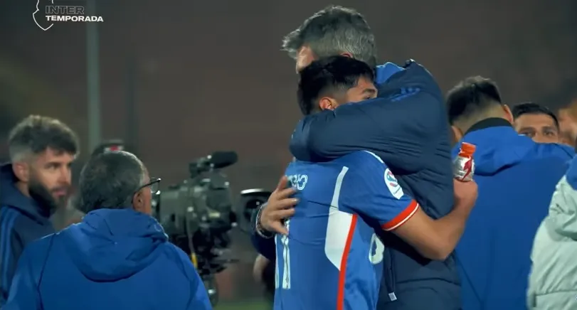Un gran abrazo le dio Pellegrino a Osorio tras el triunfo ante la UC (Captura Youtube Universidad de Chile oficial)