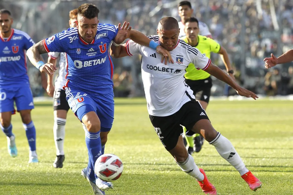 Universidad de Chile y Colo Colo se medirán este sábado a las 15:00 en el estadio Santa Laura (Foto: Photosport)