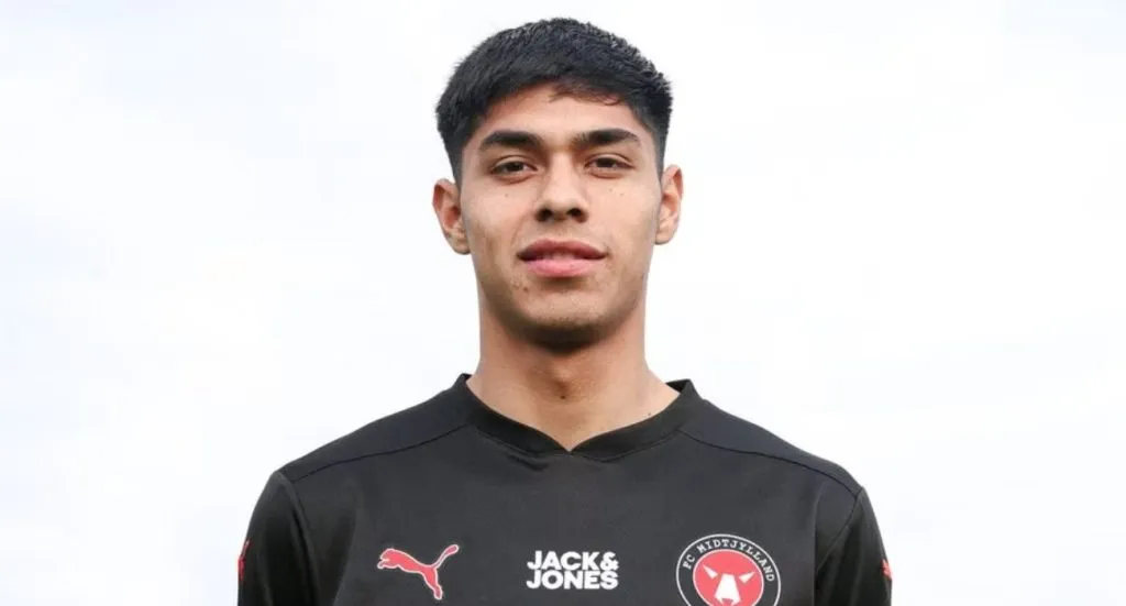 Osorio posando con la camiseta de su nuevo club | FOTO: FC Midtjylland