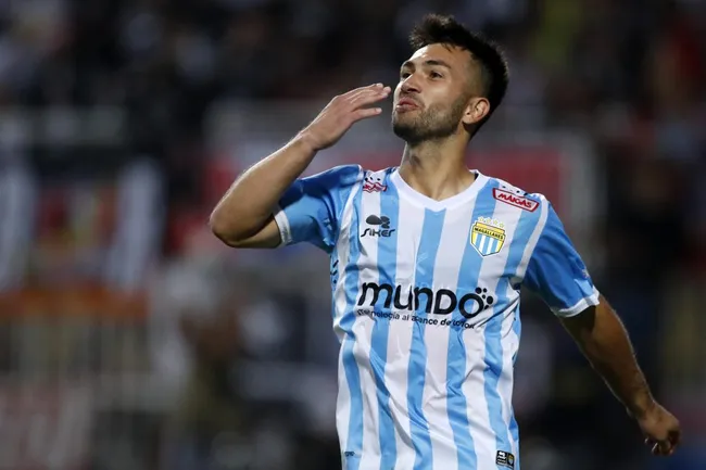 Villanueva sigue demostrando su talento en las canchas chilenas | FOTO: Andres Pina/Photosport