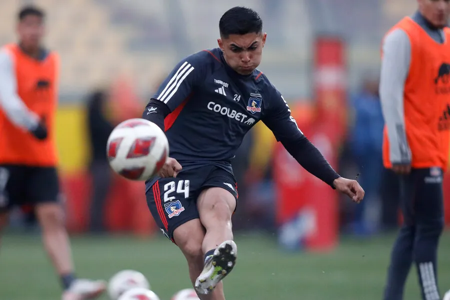 Jordhy Thompson es fijo para Gustavo Quinteros. | Foto: Photosport