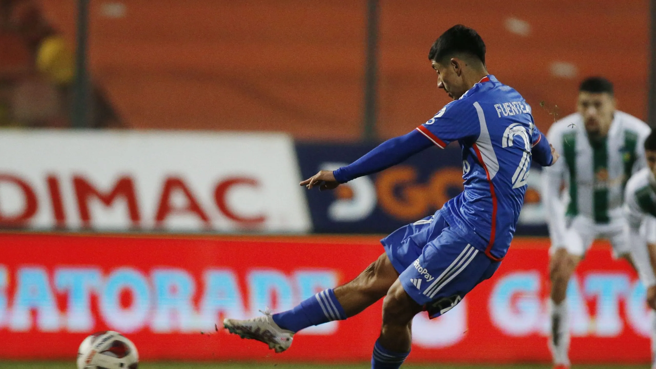 Fuentealba ha sido uno de los destacado en la U | Foto: Photosport