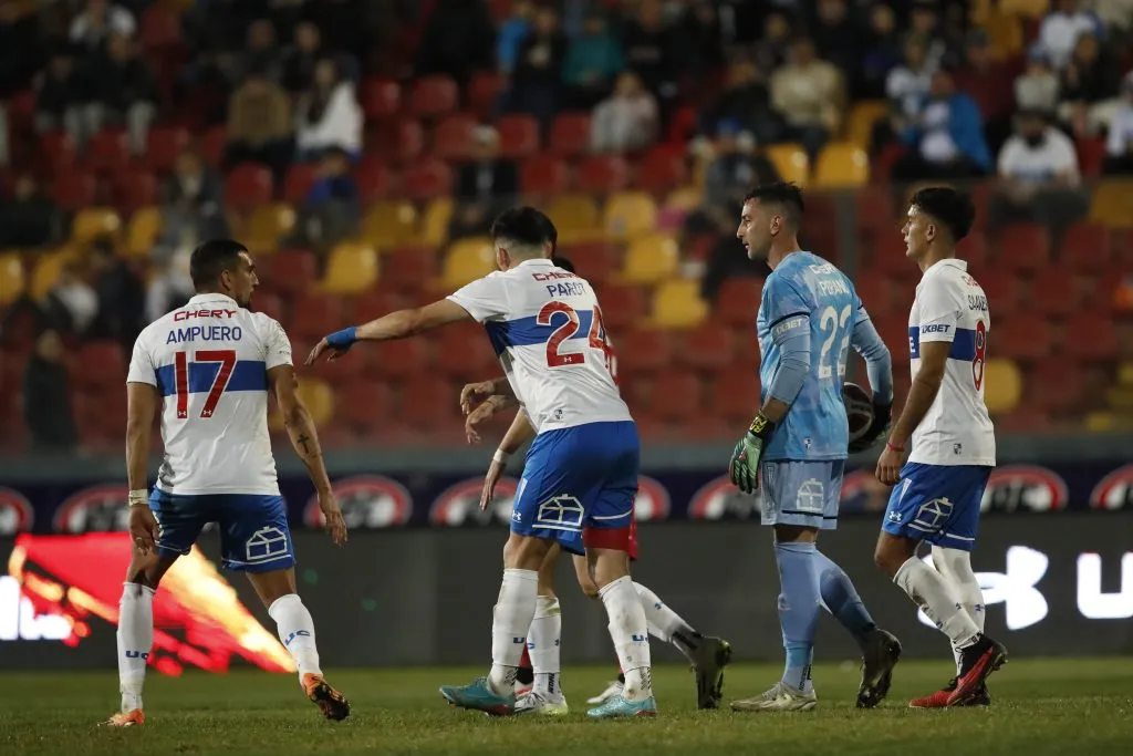 Ampuero y Peranic protagonizaron un fuerte encontrón en la UC | Foto: Photosport