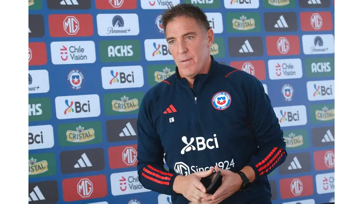 Eduardo Berizzo espera la llegada de Arturo Vidal