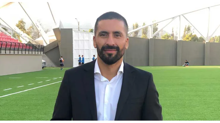 Cristian Basaure le hace un queque a Damián Pizarro
