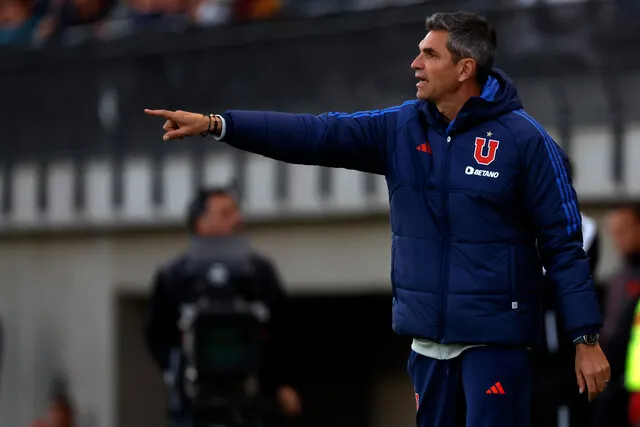 ¿Línea de tres o de cuatro ante Colo Colo? (Photosport)